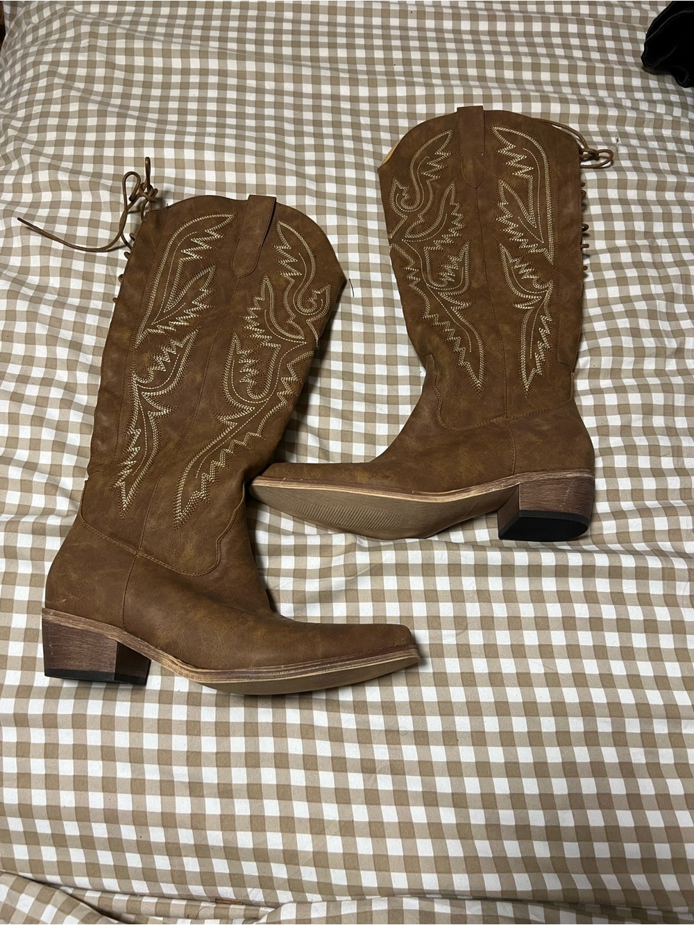 Size 8 Women's Tan Western Embroidered Wife Calf Heeled Boots